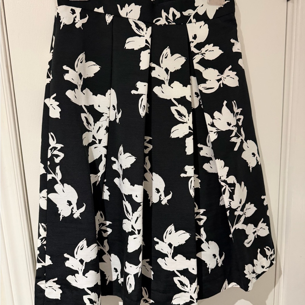 Black and White Floral Circle Skirt NWT